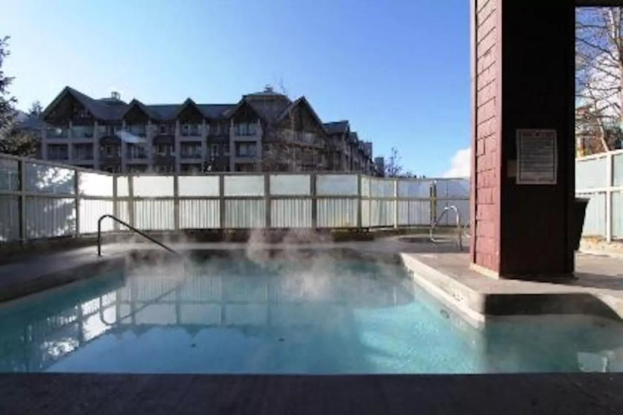 R & R Retreat Luxury Condo Whistler Exterior photo